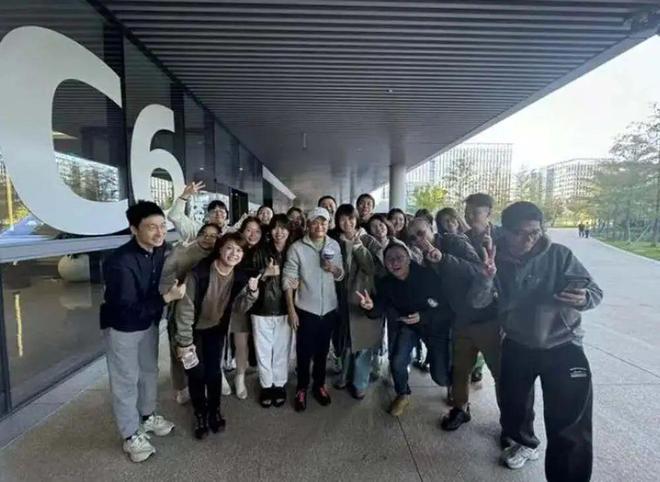 马云现身阿里园区，现场一片沸腾