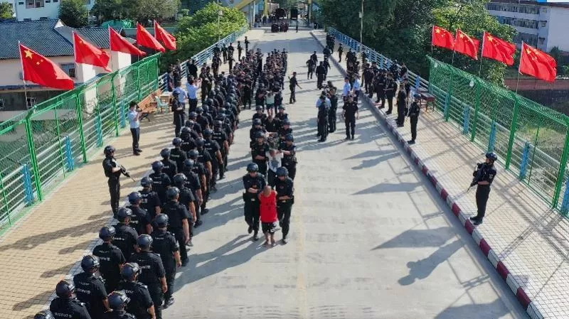 在云南省孟连口岸，中国籍电信网络诈骗犯罪嫌疑人被移交我方