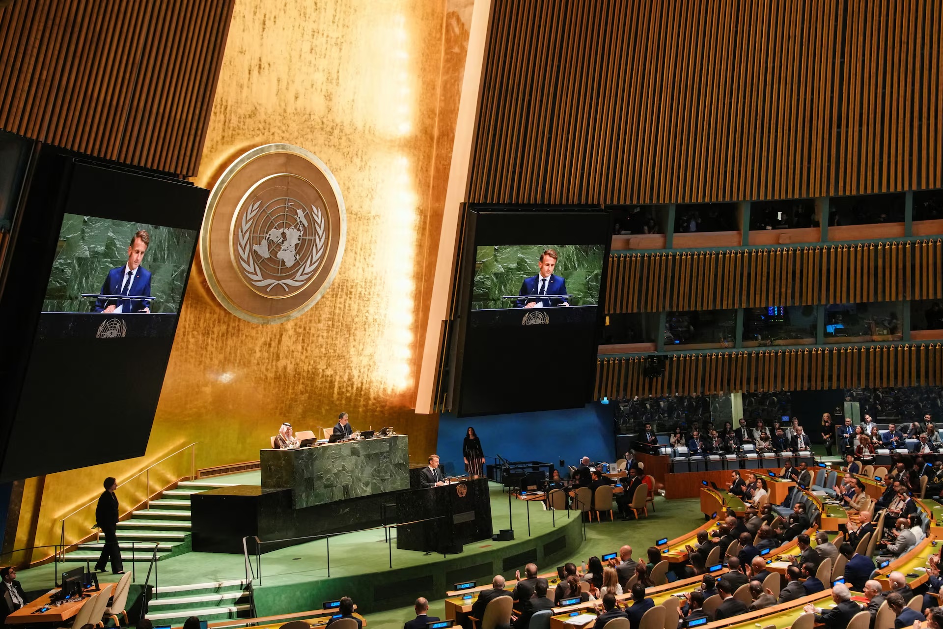法国总统埃马纽埃尔·马克龙在美国纽约联合国总部举行的关于以色列和巴勒斯坦两国解决方案的国家元首高级别 ...