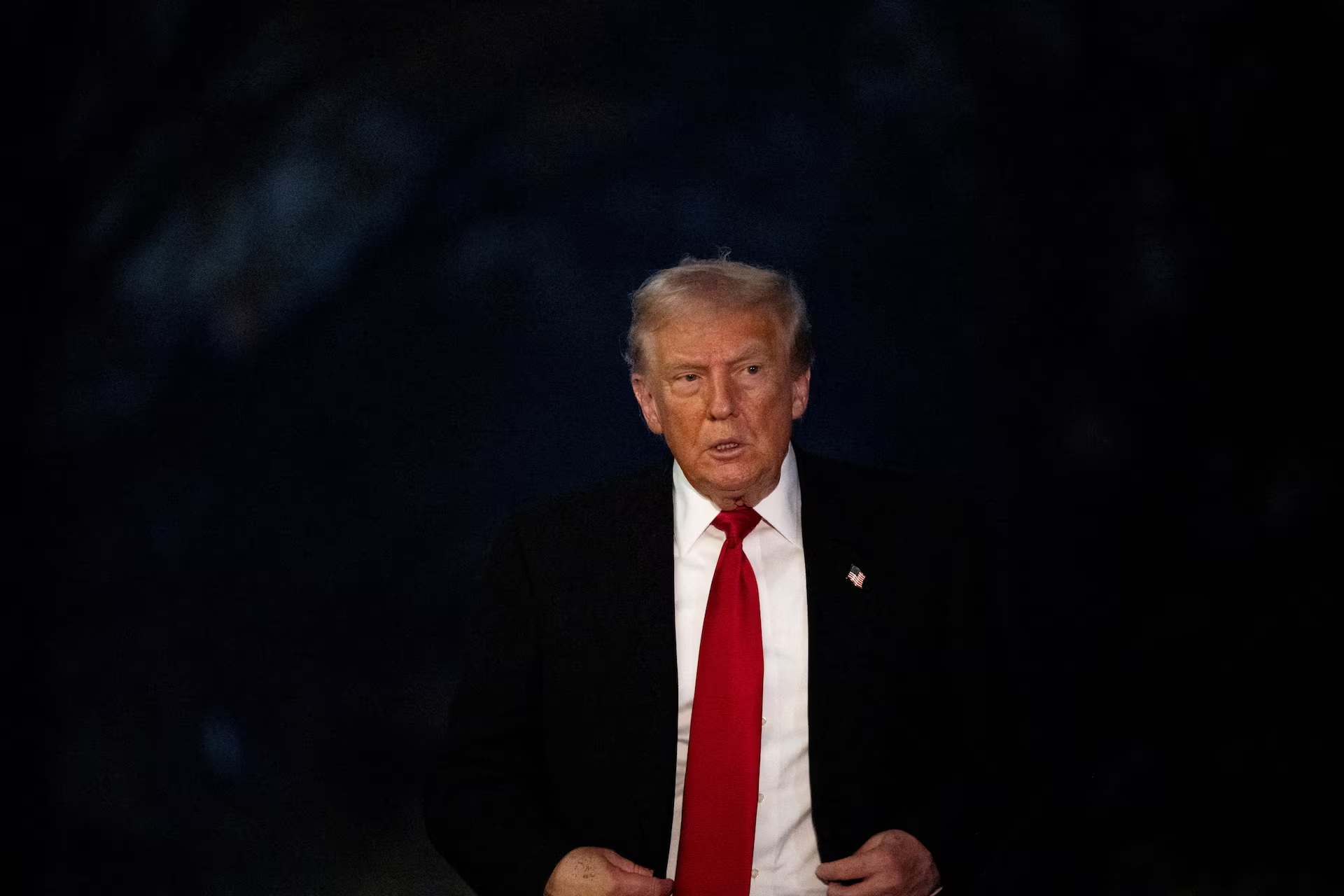美国总统唐纳德·特朗普于2025年11月9日抵达位于美国华盛顿特区的白宫