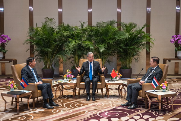 中柬泰外长举行三方会晤