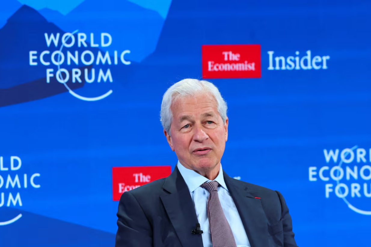 摩根大通首席执行官杰米·戴蒙于2026年1月21日出席在瑞士达沃斯举行的第56届世界经济论坛年会 ...