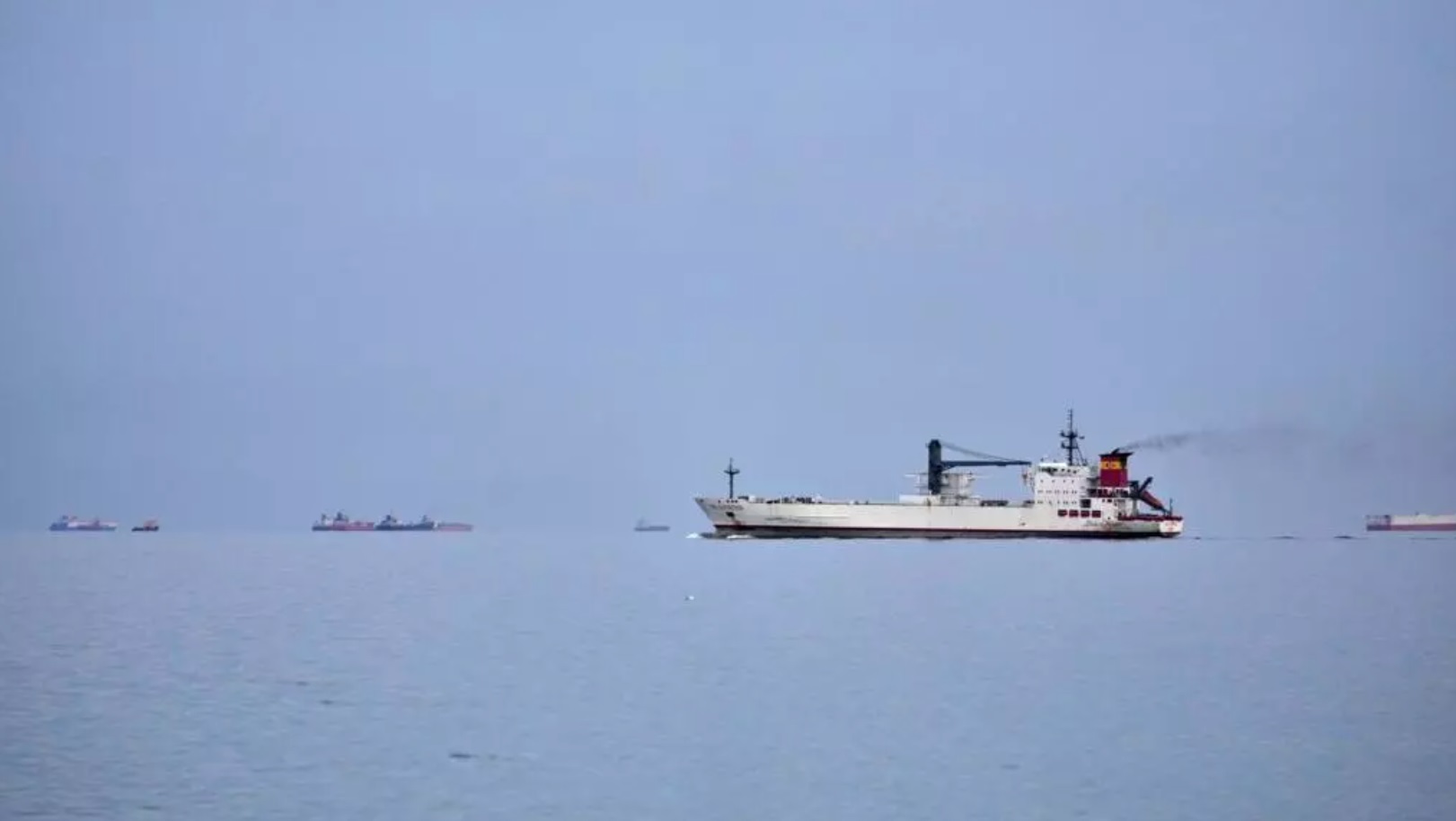 2026年3月11日，船只在阿曼海霍尔木兹海峡-沙迦“霍尔法坎”附近等待