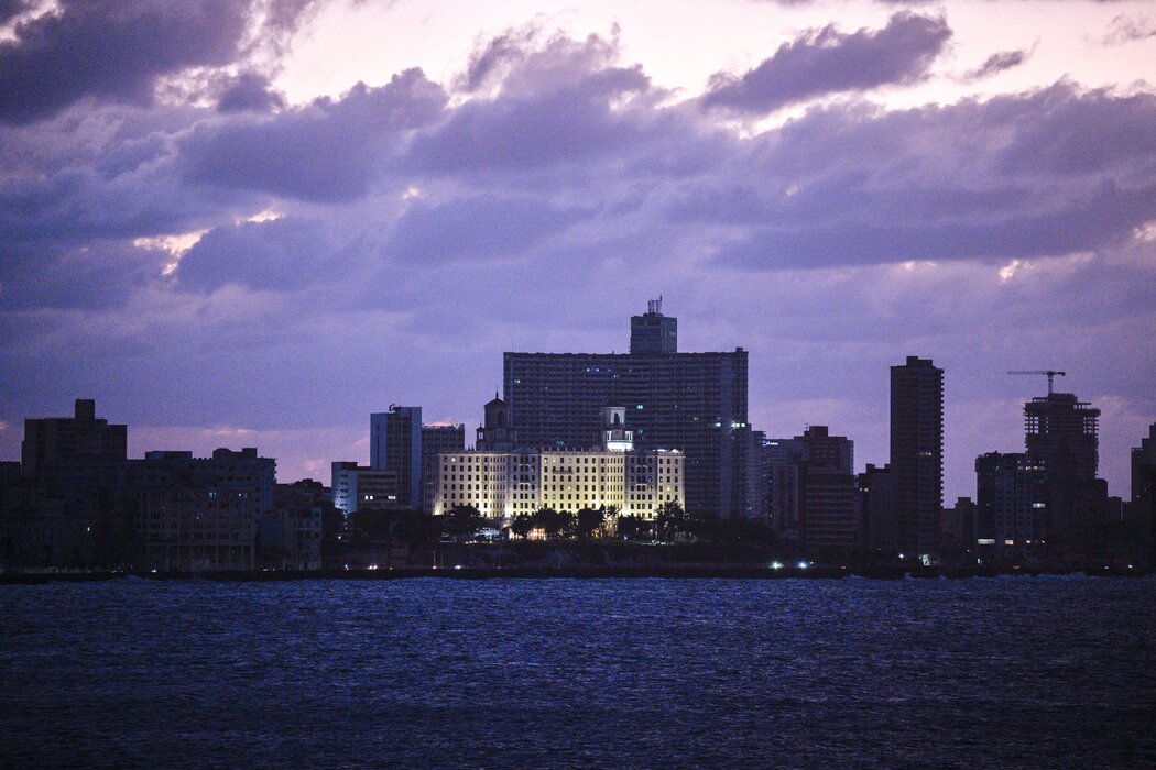 本月哈瓦那发生停电时的情景
